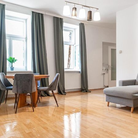 Welcoming 3Br Budget Apt. Well Connected Вена Экстерьер фото