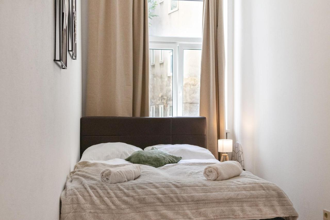 Welcoming 3Br Budget Apt. Well Connected Вена Экстерьер фото
