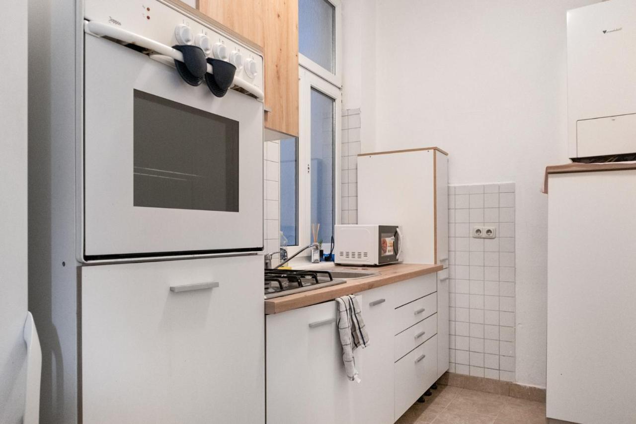 Welcoming 3Br Budget Apt. Well Connected Вена Экстерьер фото