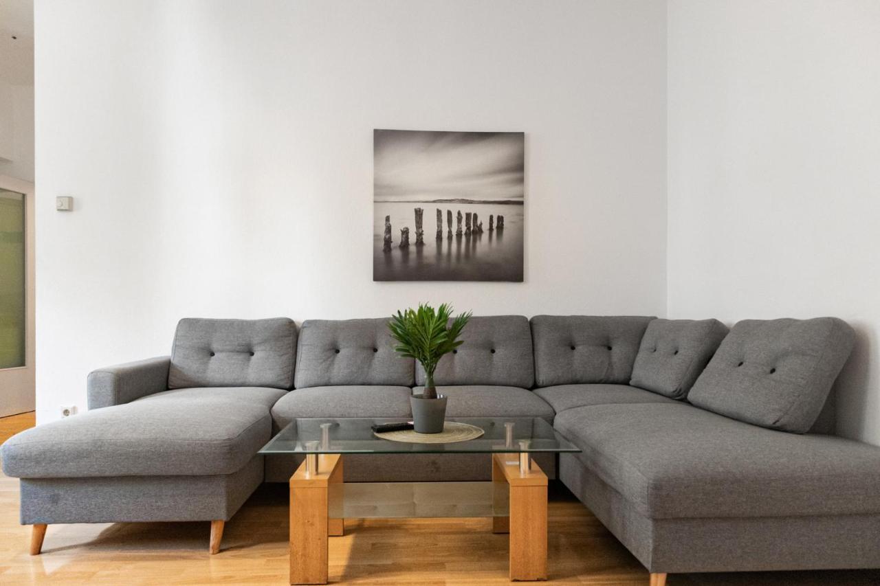 Welcoming 3Br Budget Apt. Well Connected Вена Экстерьер фото